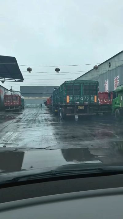 20多年有机肥厂家，下雨天也不耽误装车发货，用有机肥料选大厂家 做到了售前有服务，售后有保障。感谢每一位新老客户的支持与信任😃